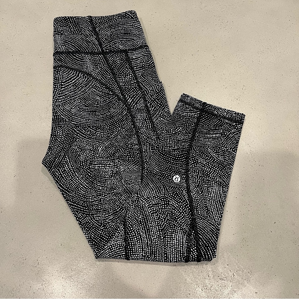 Lululemon Athletica Black and White Patterned Leggings NWOT